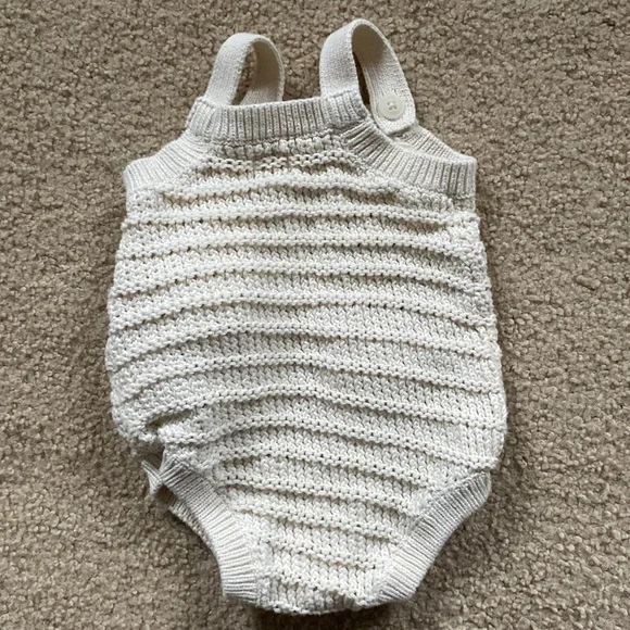 Baby gap romper - Picture 2 of 2